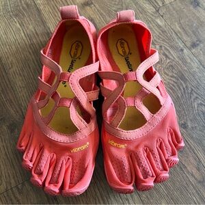 Vibram Women's Alitza Loop Fitness Five Fingers Size 37